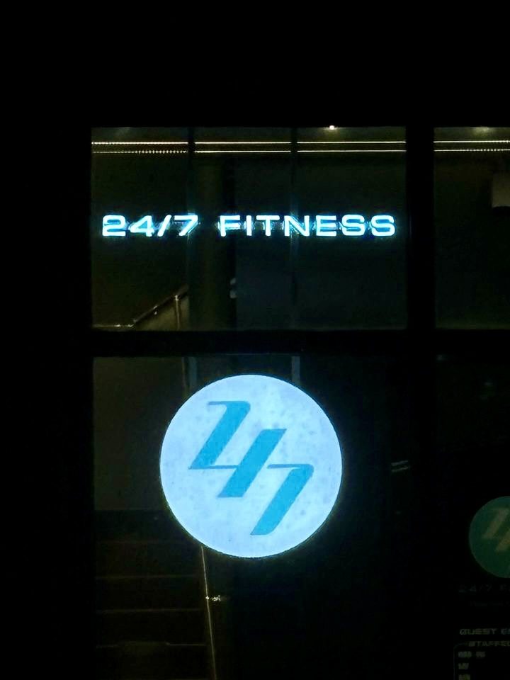 24/7 Fitness interior photo 1