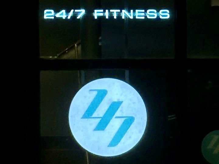 24/7 Fitness interior photo 4